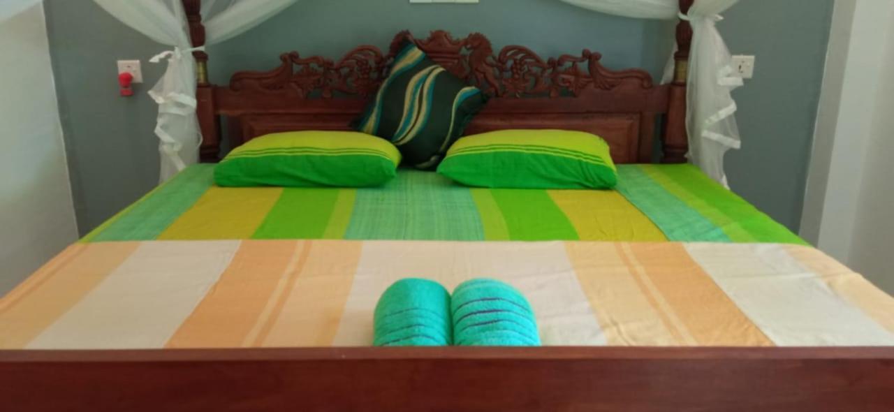 Bed and Breakfast Mandara Rest Хіккадува Екстер'єр фото