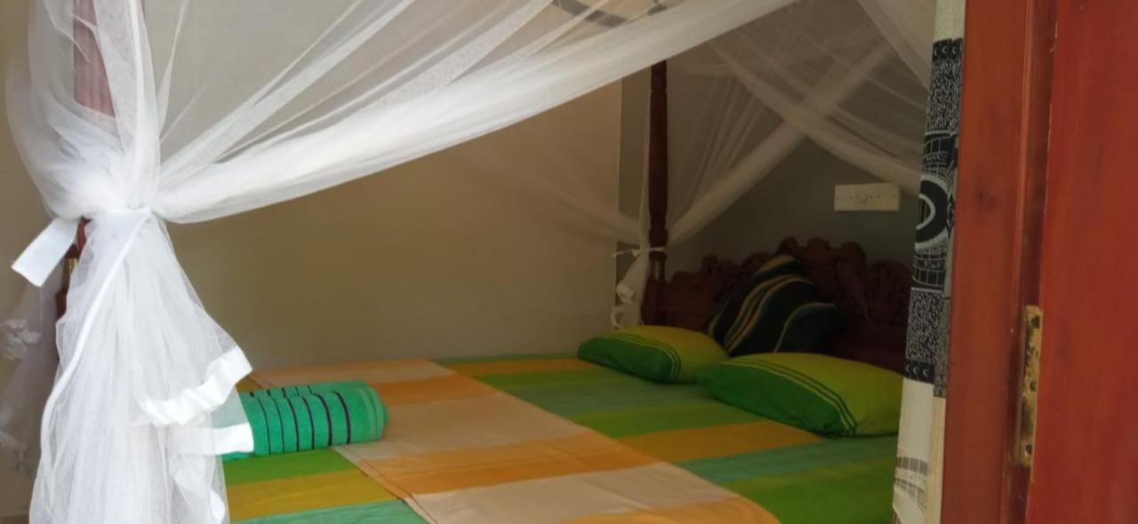 Bed and Breakfast Mandara Rest Хіккадува Екстер'єр фото