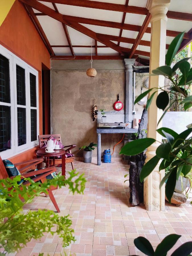 Bed and Breakfast Mandara Rest Хіккадува Екстер'єр фото