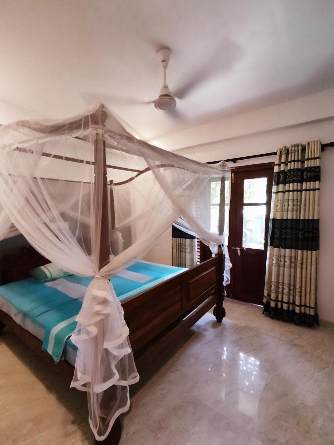Bed and Breakfast Mandara Rest Хіккадува Екстер'єр фото