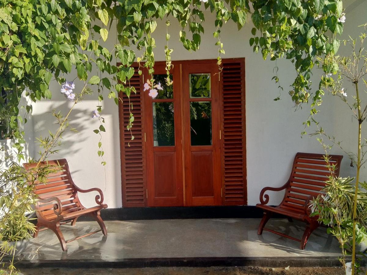 Bed and Breakfast Mandara Rest Хіккадува Екстер'єр фото